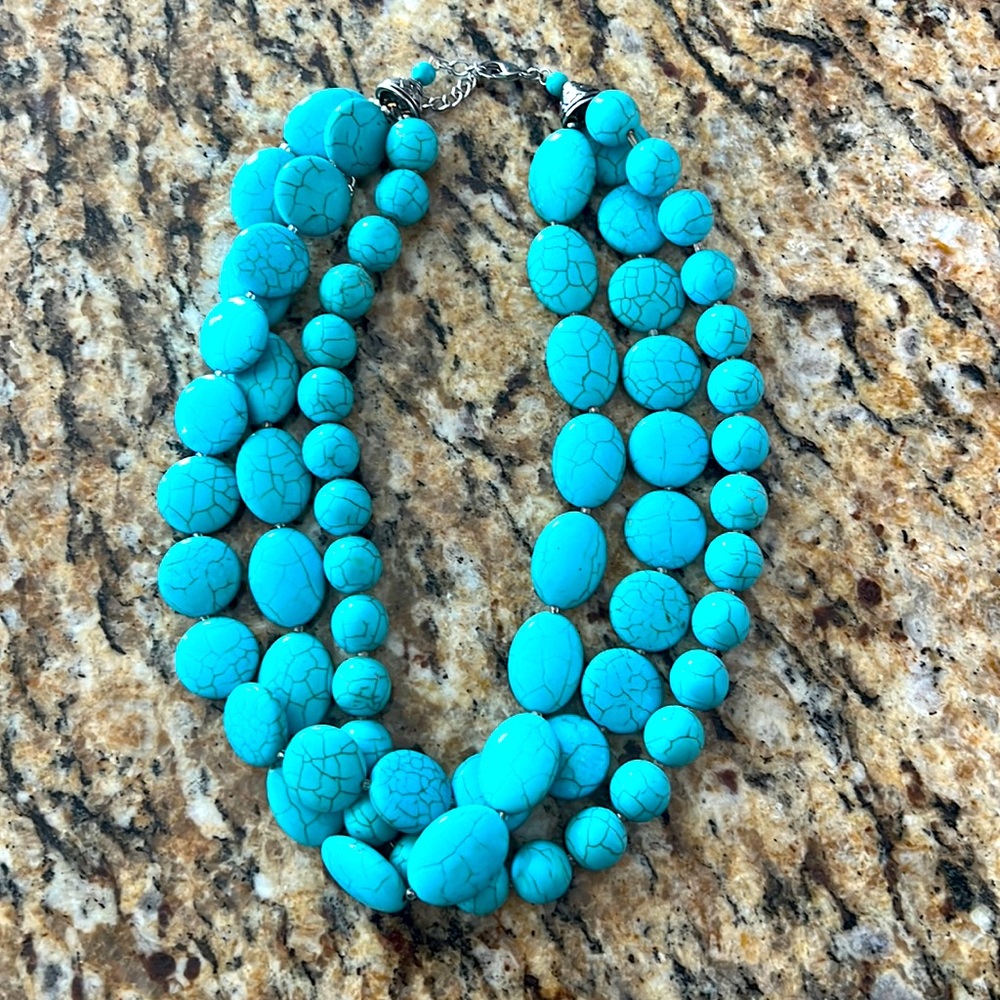 Beautiful Teal Beaded Necklace 🐚